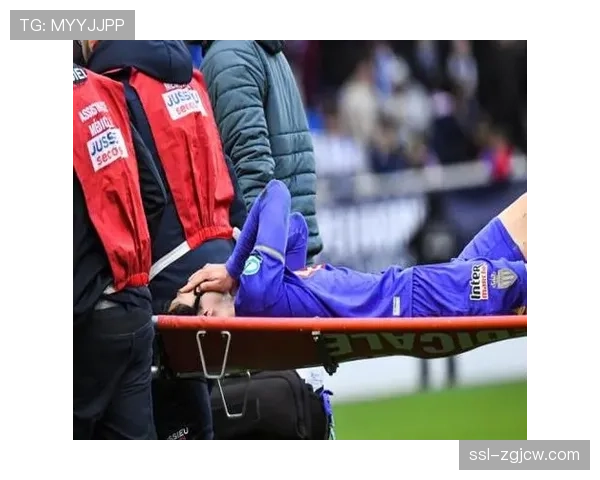 重伤4个月终现身！南野拓实现身摩纳哥主场，球迷齐声-等你-